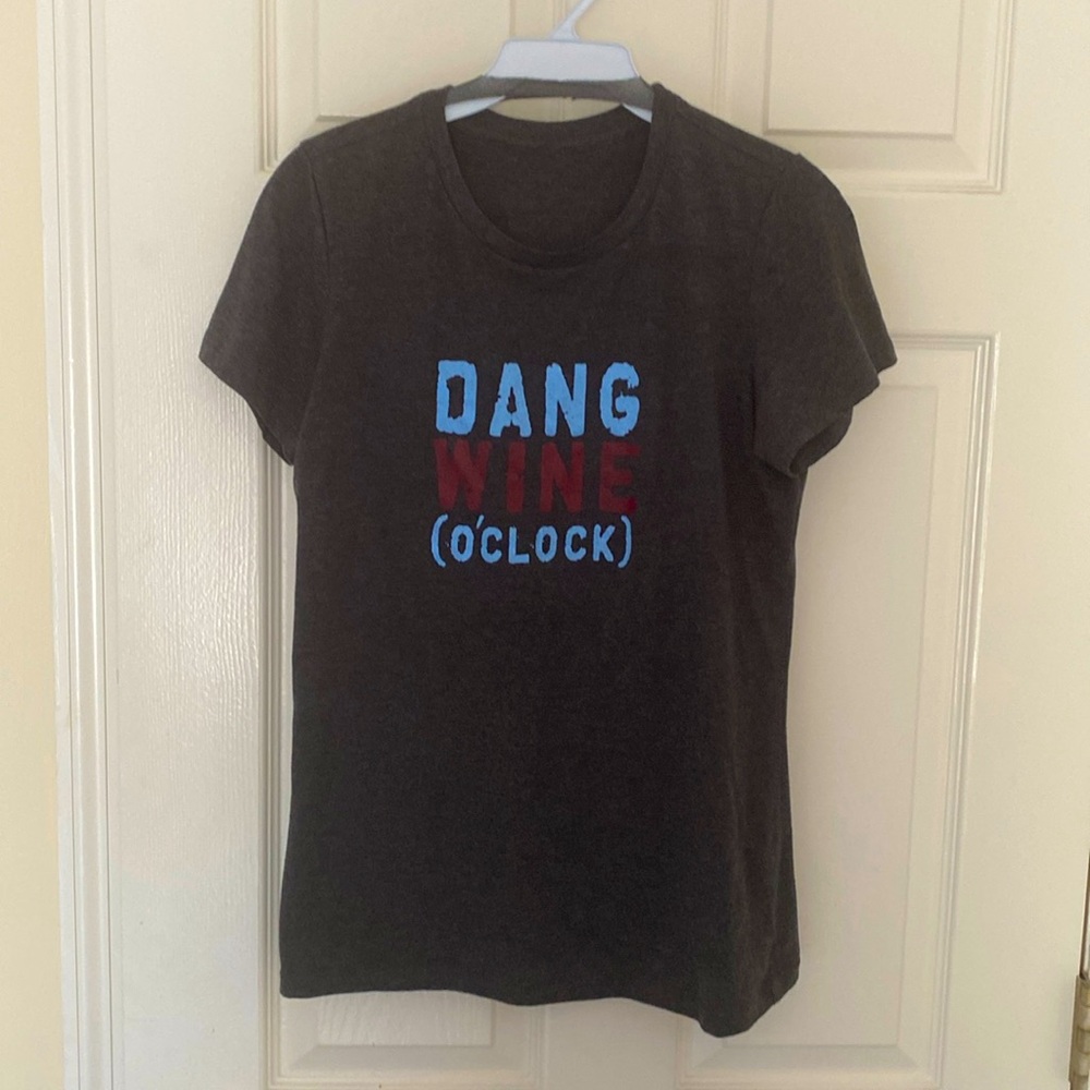 NWOT Dang Chicks โDang Wine๐ท(OโClock) on the back Somewhereโฆ tee